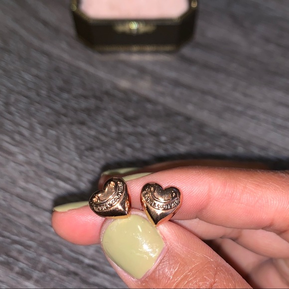 💘 Juicy Couture 🌹 Gold Stud Heart Earrings - Picture 2 of 4